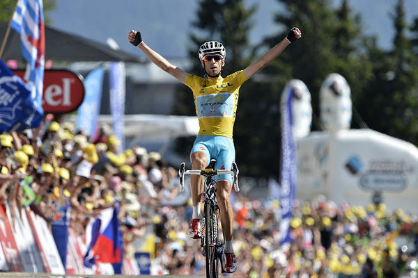 Nibali celebra al ganar la etapa 13 del Tour de Francia en Chamrousse, Francia. (Foto Prensa Libre: AFP)