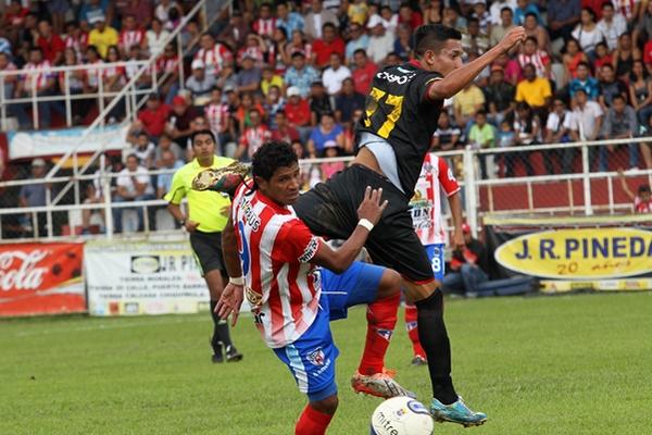 El deportivo Heredia y Municipal empataron 1-1 en la segunda fecha del torneo Clausura 2014. (Foto Prensa Libre: Óscar Felipe)