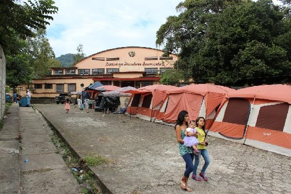 Familias damnificadas por lluvia y sismos de Cuilapa  serán desalojadas del  albergue, porque será utilizado como centro de votación  el próximo 6 de noviembre.