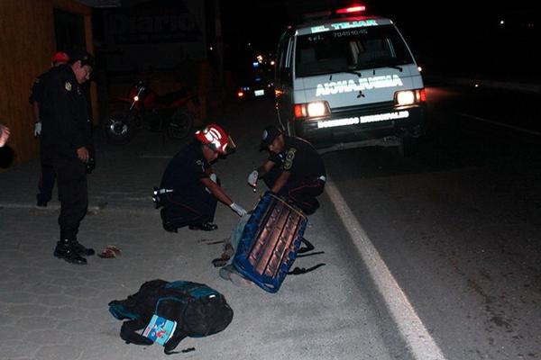 Un hombre murió atropellado en el kilómetro 48 de la ruta Interamericana, en jurisdicción de Chimaltenango. (Foto Prensa Libre: Víctor Chamalé)