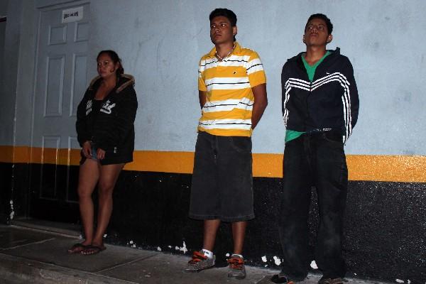 Dos de los detenidos, en Comisaría de Jalapa.