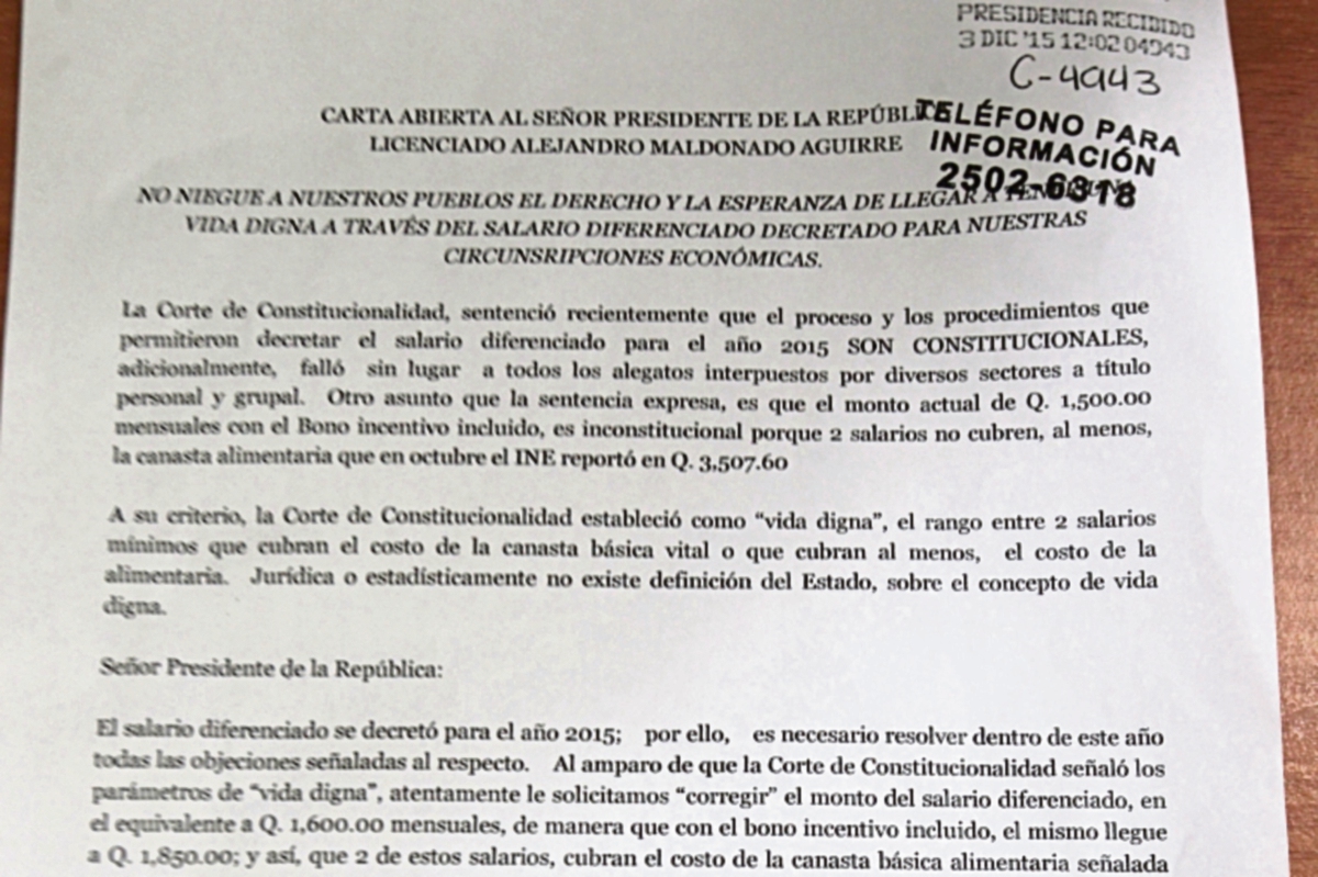 Alcaldes de cuatro municipios enviaron una carta al presidente Alejandro Maldonado Aguirre. (Foto Prensa Libre: Erick Ávila)