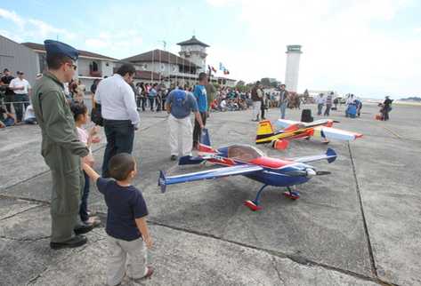 La Fuerza Aérea Guatemalteca realizó diversas actividades por su aniversario.Foto Prensa Libre: Paulo Raquec.