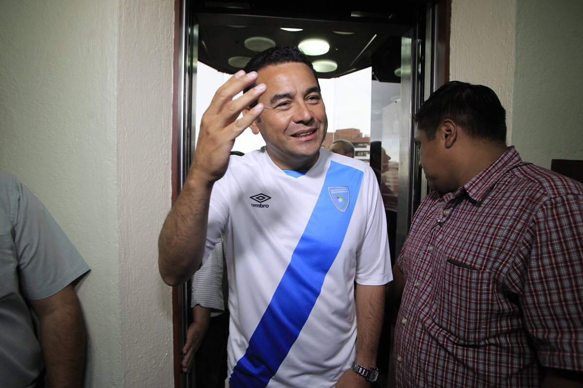 Jimmy Morales luce la camisola de la Bicolor. (Foto Prensa Libre: Hemeroteca PL)