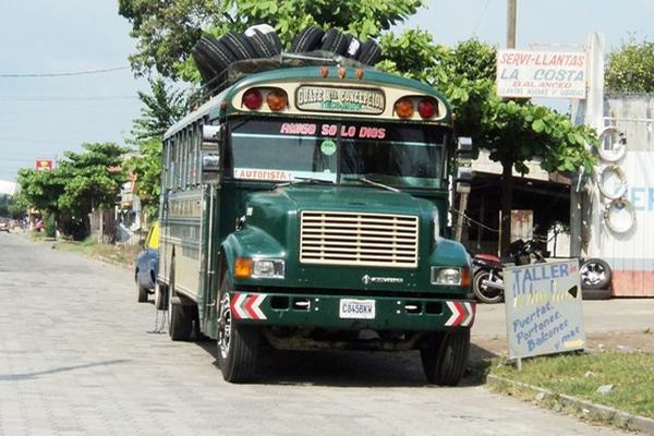 Una unidad de la empresa Transportes Pamaxán, que decició supender servicio este martes por las extorsiones. (Foto Prensa Libre: Felipe Guzmán)<br _mce_bogus="1"/>