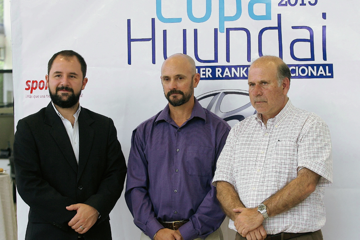 Jorge Tejada, Jose Rubio y  Giancarlo Ramazzini dieron a conocer los detalles de la Copa Hyundai. (Foto Prensa Libre: Norvin Mendoza).