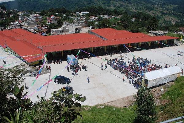 el nuevo mercado fue inaugurado hace un mes.