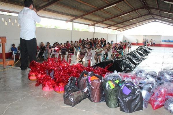 Madres participan en la actividad celebrada en la aldea Las Palmas, Coatepeque. (Foto Prensa Libre: Alexander Coyoy) <br _mce_bogus="1"/>