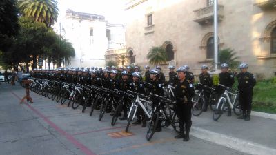 Cuarenta y siete agentes patrullarán en bicicleta (Foto Prensa Libre: José Manuel Patzán)