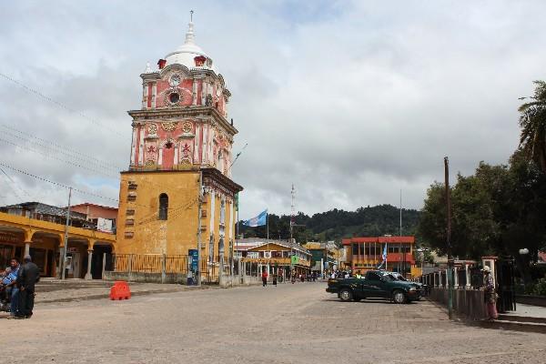 El frente de la Catedral está despejado para transitar.