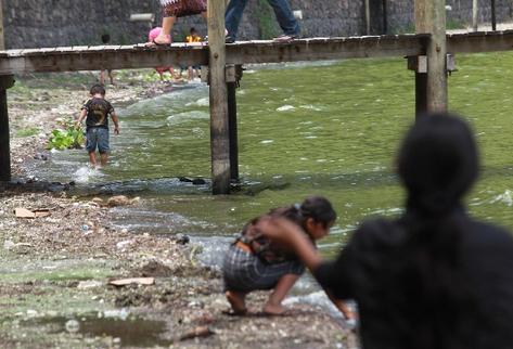 El lago de Amatitlán es contaminado por 14 municipios que lo rodean, según Amsa.