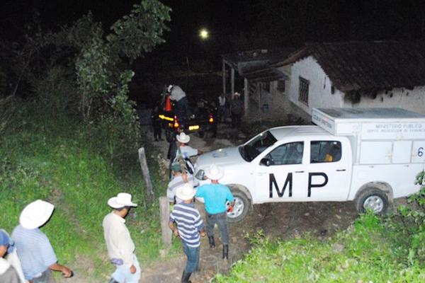 Escena del crimen contra madre e hija en la aldea Canchel, Cubulco, Baja Verapaz. (Foto Prensa Libre: Carlos Grave)