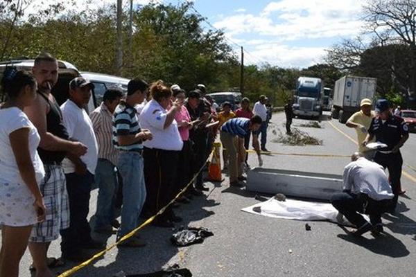 El cuerpo de la niña quedó en el pavimento.<br _mce_bogus="1"/>