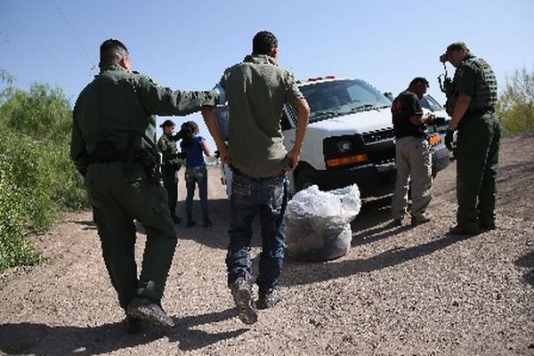 La Patrulla Fronteriza descubrió al grupo de inmigrantes en la zona de Falfurrias, Texas. (Foto Prensa Libre: ARCHIVO)