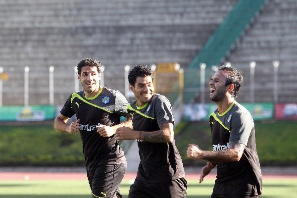 Adrian Apellaniz, Paolo Suárez y José Contreras en la sesión regenerativa practicada ayer por la tarde. (Foto Prensa Libre: Eddy Recinos)