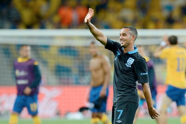 Theo Walcott, podría ser titular mañana en la selección inglesa cuando enfrente a Ucrania. (Foto Prensa Libre: AFP)