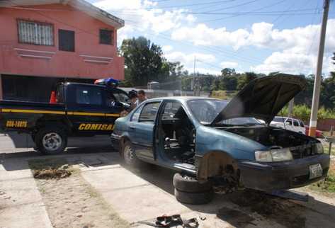 El vehículo había sido robado el pasado 4 de diciembre, en un sector de la colonia Reformita, zona 12. (Foto Prensa Libre: PNC)