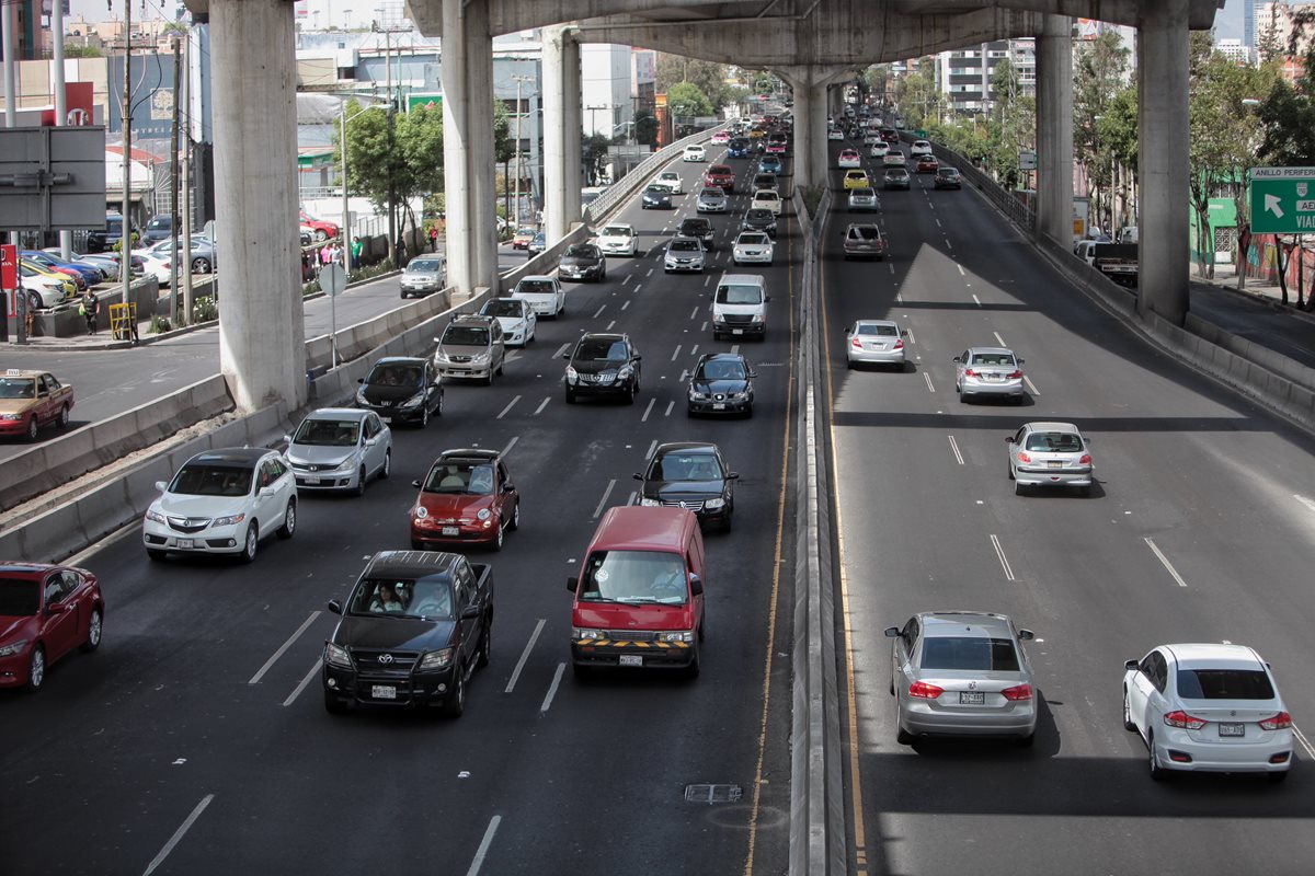 México endurece restricción a circulación de vehículos para combatir polución. (Foto Prensa Libre: EFE).