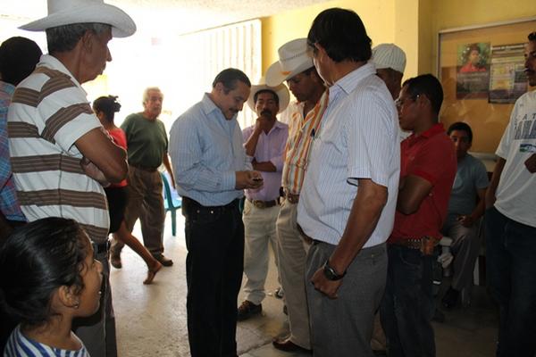 Empleados municipales jutiapanecos exigen pago de cinco salarios atrasados y del 50% del aguinaldo. (Foto Prensa Libre: Oscar González)<br _mce_bogus="1"/>