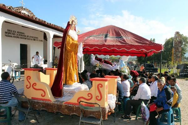 Una misa fue celebrada en el camposanto municipal de la cabecera de Jalapa.