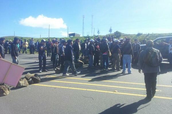 Bloqueo en kilómetro 170 ruta Interamericana. (Foto cortesía del usuario Jorge Mario Galindo)