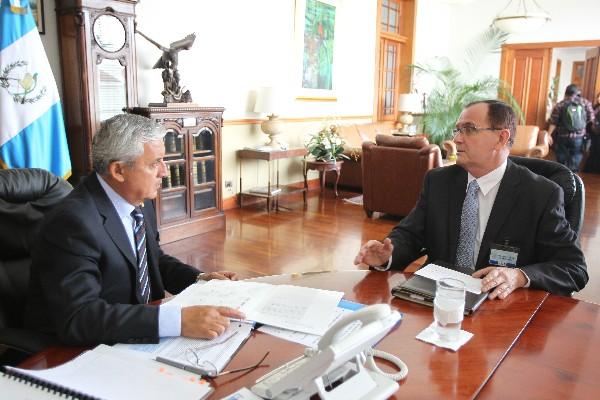 Julio Rivera Claveria se reúne con el presidente Pérez Molina como parte del proceso de elección del Fiscal General del Ministerio Público (Foto Prensa Libre: E. García)