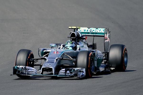 Rosberg logró el mejor tiempo en la primera práctica para el Gran Premio Británico de Fórmula Uno. (Foto Prensa Libre: AFP)