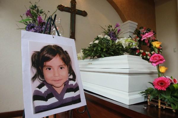 Los restos de Jennifer Vásquez son velados desde ayer en una funeraria de la zona 5, adonde llegaron familiares y amigos. El sepelio se programó para hoy.