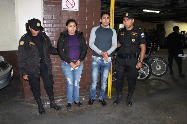 Detenidos por uso de documentos falsos.