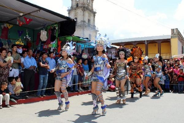 El tradicional convite Primero de Mayo se llevó a cabo en Santa Cruz del Quiché.