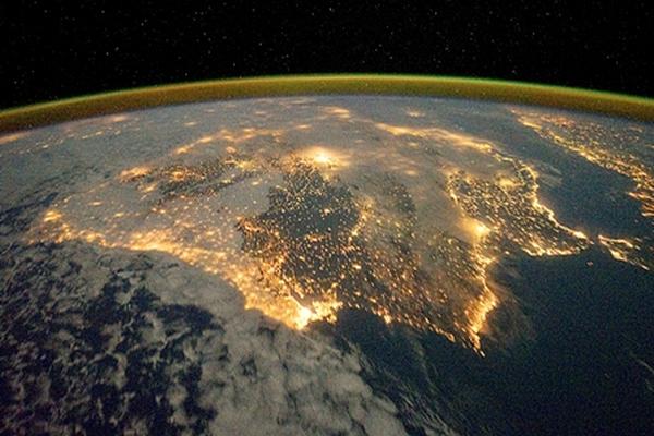 El obsrvatorio de la NASA captó la península ibérica de noche. (Foto Prensa Libre: AFP)