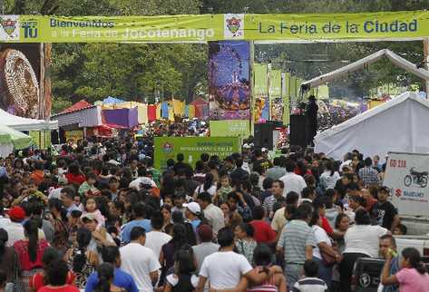 Familias acudieron masivamente a la Feria de Jocotenango, en el Hipódromo del Norte, zona 2.