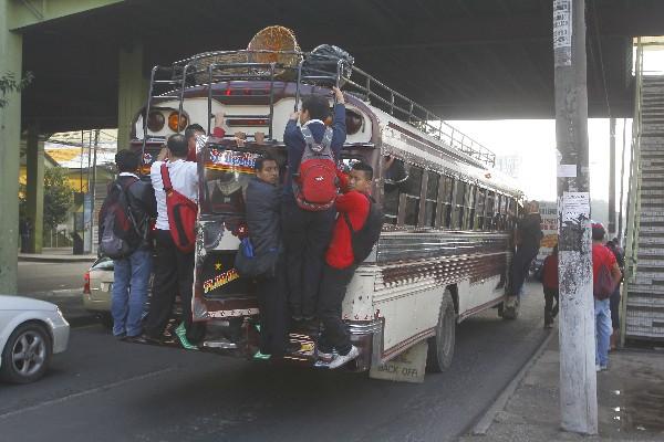 Las reformas  al Reglamento de Transporte Extraurbano  buscan reducir el descontrol en el servicio.