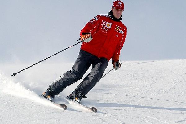 El alemán Michael Schumacher sigue en coma inducido desde hace cuatro semanas, cuando sufrió el accidente. (Foto Prensa Libre: AFP)