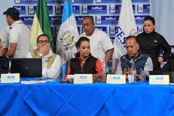 La vicepresidenta, Roxana Baldetti, participa en el gabinete departamental, en la cabecera, donde fue presentado el avance del pacto Hambre Cero. (Foto Prensa Libre: Mike Castillo)