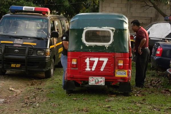 Los delincuentes llegaron al centro comercial donde tenían previsto recoger el dinero de la extorsión, en un mototaxi el cual fue consignado. (Foto Prensa Libre: Omar Méndez)