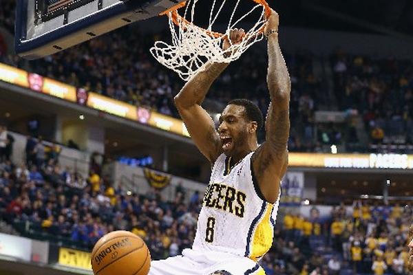 Rasual Butler al momento en que encesta para los Pacers. (Foto Prensa Libre: AFP)