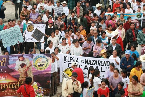 Unos 10 mil fieles evangélicos participaron en la caminata en la ciudad de Cobán.