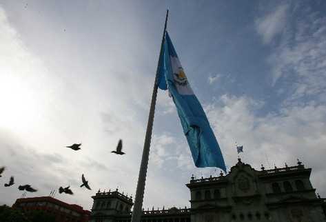 El presidente Otto Pérez Molina declaró tres días de duelo por muerte de Cardenal (Foto: archivo Prensa Libre)