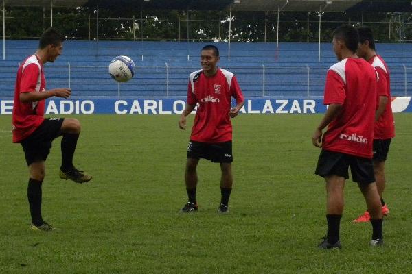 El plantel mazateco se entrenó ayer en el estadio Carlos Salazar, para afinar detalles previo al juego contra  Mictlán. (Foto Prensa Libre: Omar Méndez)