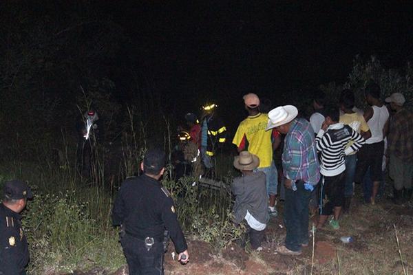 Cadáver fue encontrado en la aldea El Chagüite. (Foto Prensa Libre: Hugo Oliva)