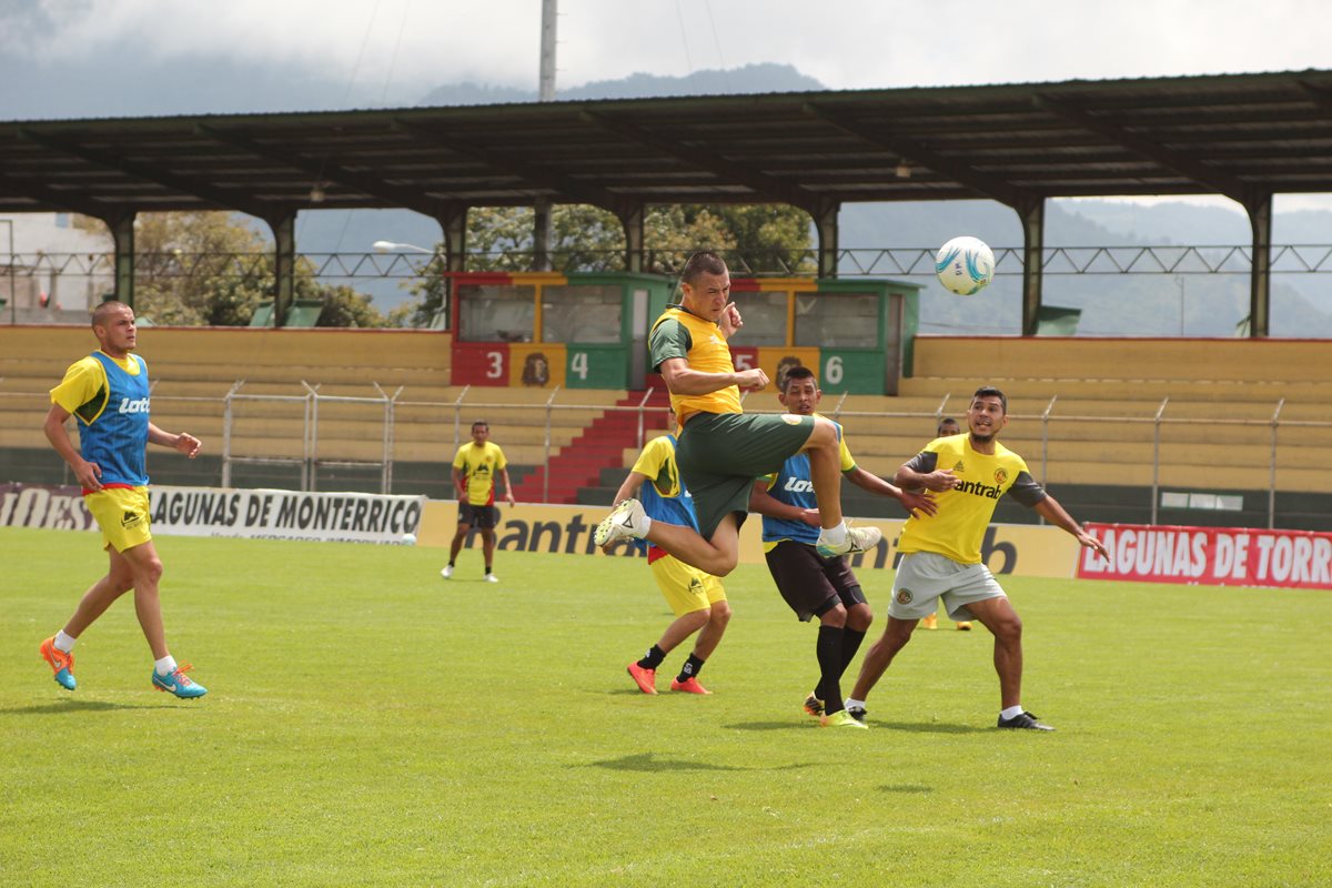 Marquense se entrenó ayer en el Marquesa y esta listo para recibir a Mictlán. (Foto Prensa Libre: Aroldo Marroquín)