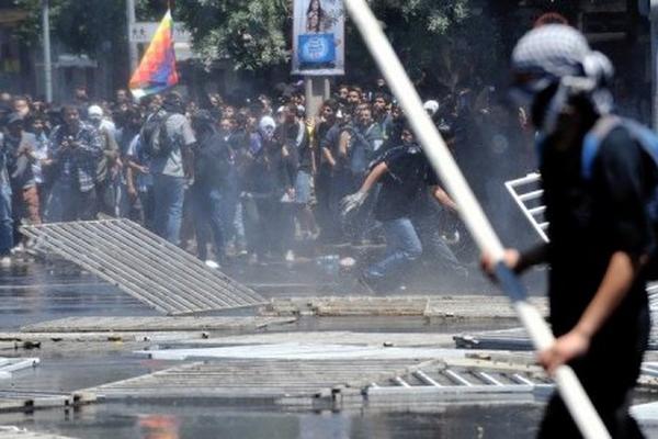 Incidentes en la marcha de los estudiantes de Chile el 9 de noviembre en Valparaíso. (AFP).