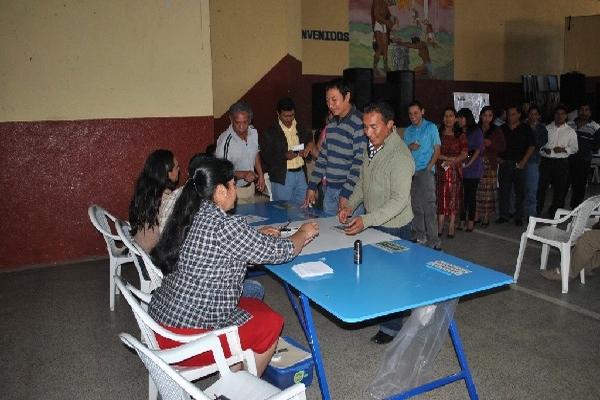 practican cómo colocar  papeletas.