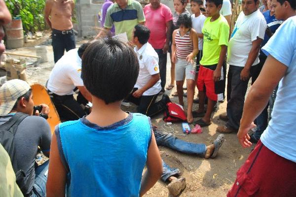 Bomberos atienden  a Ordóñez Reyes.