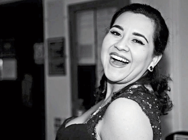 La cantante guatemalteca Adriana González comparte su talento desde los escenarios internacionales. (Foto Cortesía: Adriana González)