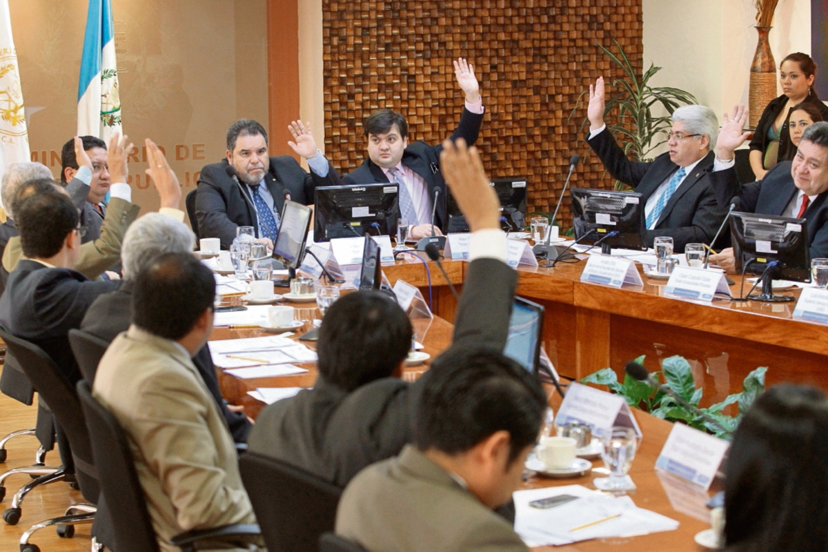 La comisión postuladora  efectuó ayer la calificación del primer candidato, Jorge Dávila. (Foto Prensa Libre: Álvaro Interiano)