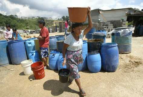 el abastecimiento de agua en distintas zonas del país ha generado conflictos porque las fuentes tienden a  agotarse, de acuerdo con los expertos.