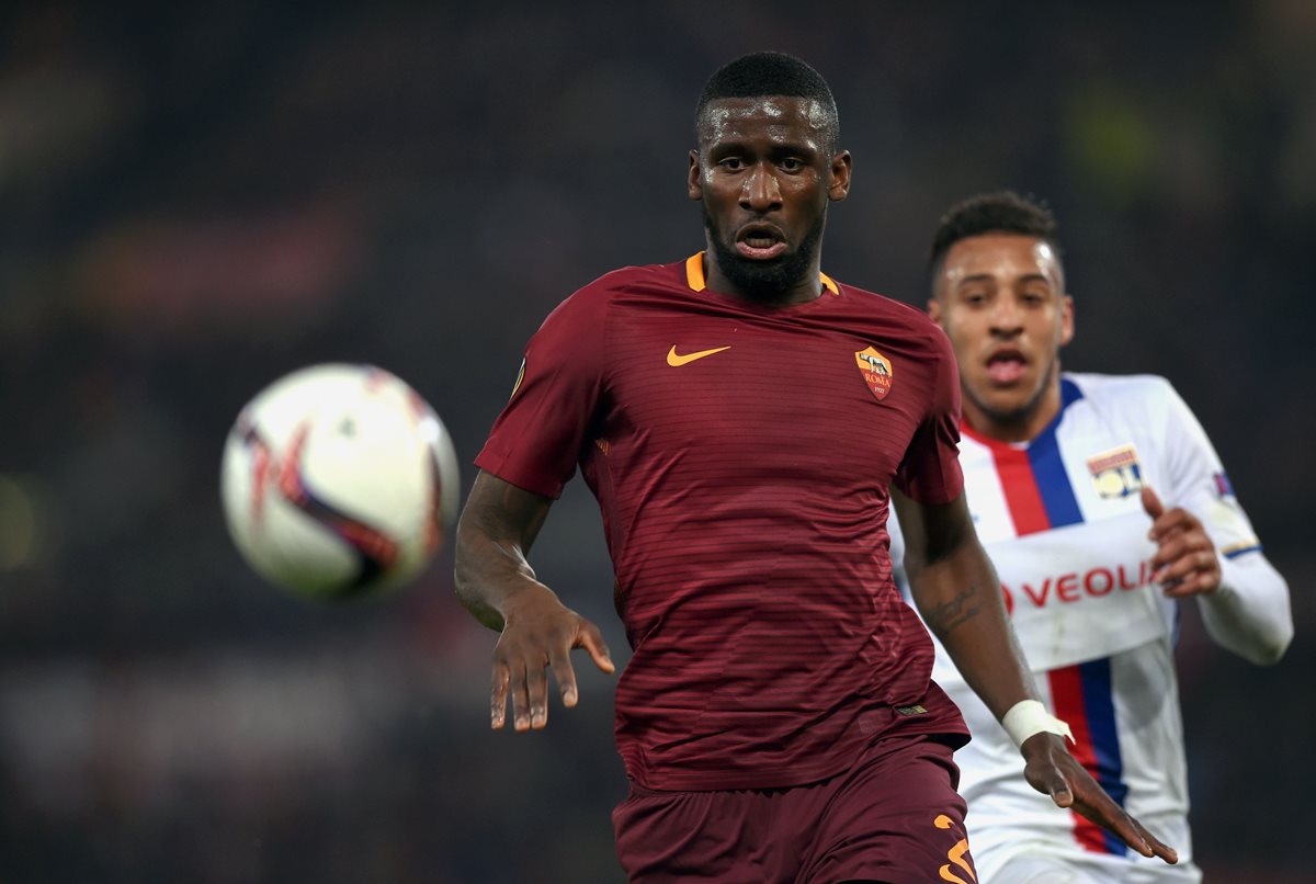 La Roma aceptó el trato con el Chelsea y Rüdiger ahora jugará en la Premier League. (Foto Prensa Libre: AFP)