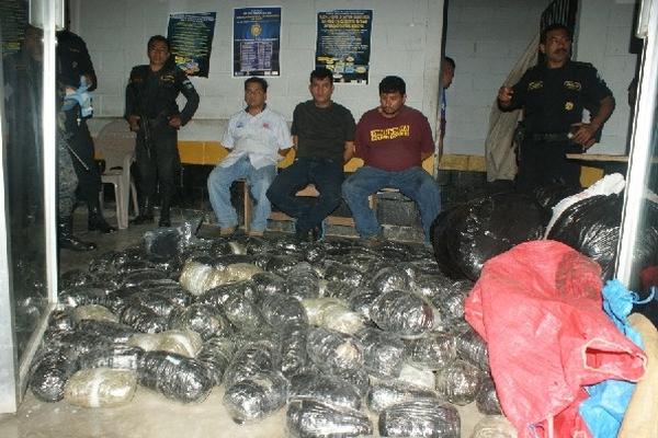 Tres fueron apresados por transportar marihuana.